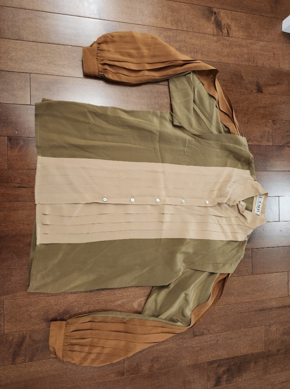 Escada women's silk long sleeve button up blouse in size 40